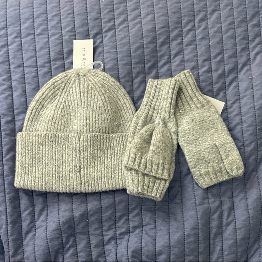 Mia & Tess Women's Gray Knit Hat and Fingerless Gloves/Mittens Set. NWT